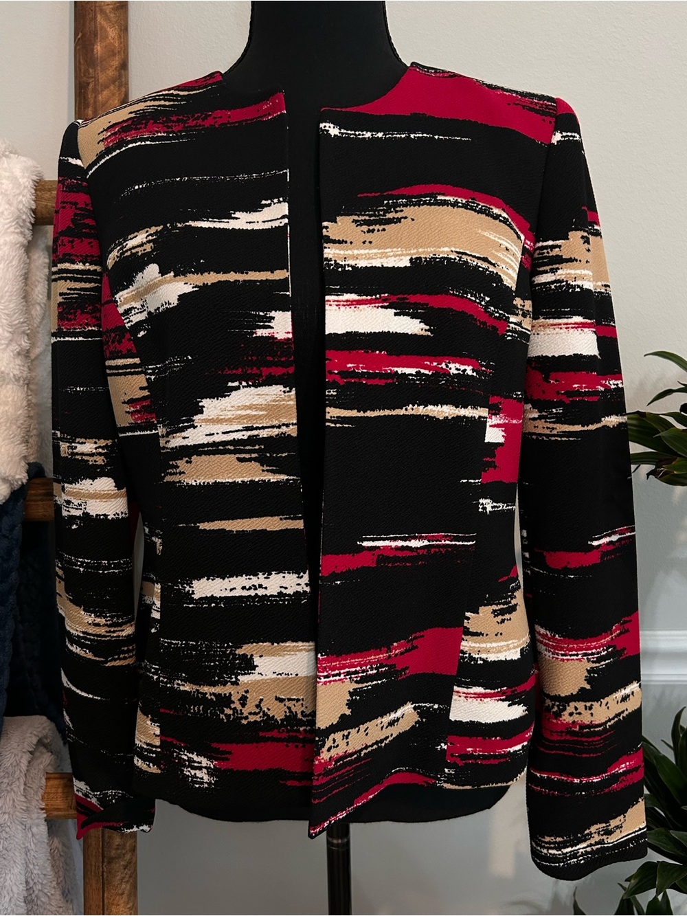 Kasper Black Blazer with Red, Tan & White Brushstroke Print Size 6P